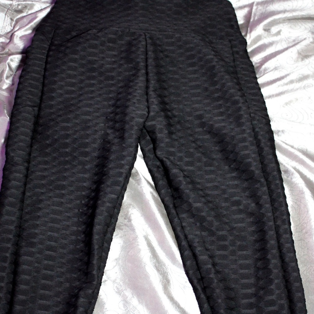 Butt lifting black leggings